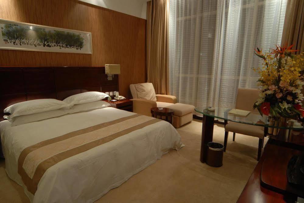 Tianrui Business Hotel Тайюань Экстерьер фото